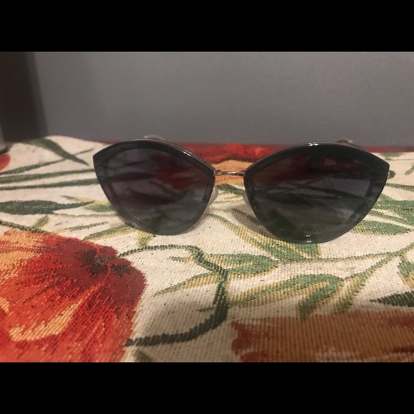 New in box designer sunglasses - Picture 1 of 2
